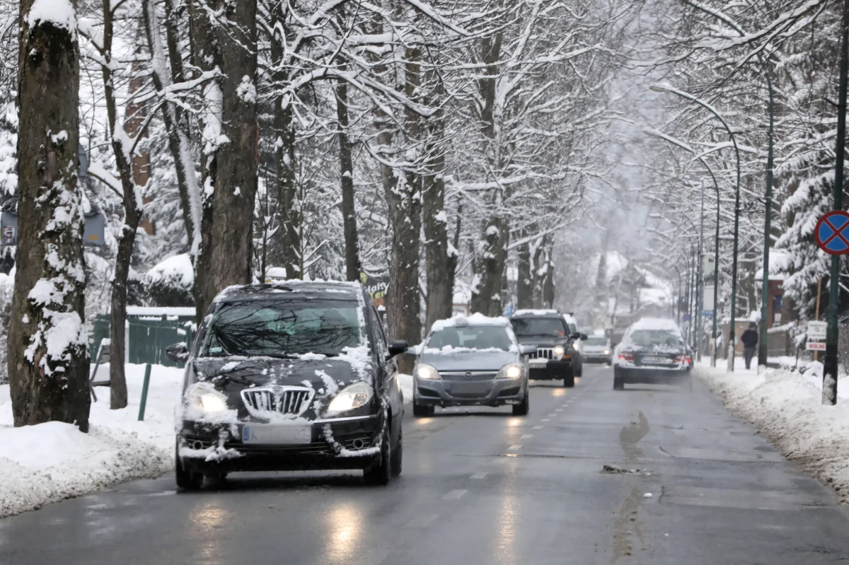 W Polsce najpopularniejsze jest Zakopane i Karpacz, a za granicą  - Egipt, Wyspy Kanaryjskie i Cypr. Tak - jak wynika ze statystyk - wygląda lista miejsc, gdzie Polacy chcieliby spędzić święta. Właściciele hoteli obawiają się jednak, że plany pokrzyżuje nowy wariant koronawirusa - donosi w środę "Rz". 
