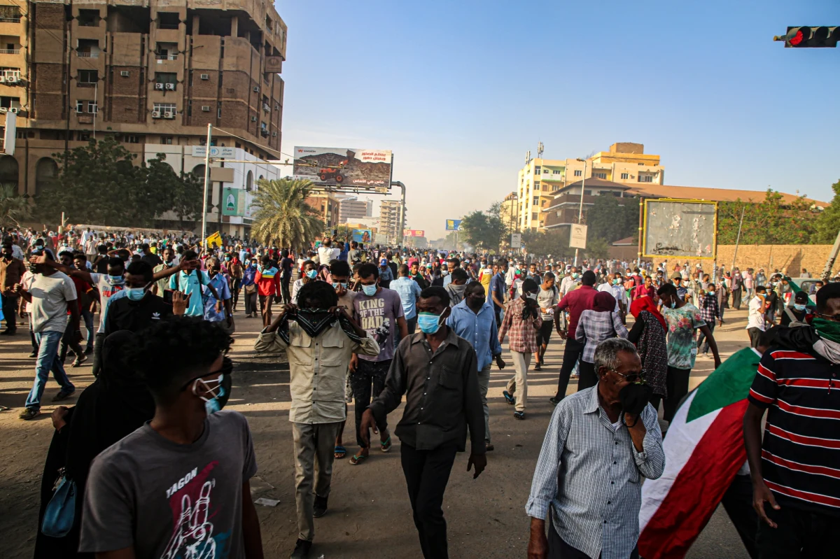 Misja Światowej Organizacji Zdrowia (WHO) bada przypadki śmierci 89 osób, które zmarły na niezidentyfikowaną chorobę w rejonie miejscowości Fangak w Sudanie Południowym. Rejon został ostatnio dotknięty powodziami. Według lokalnych władz medycznych, chorzy nie byli zakażeni cholerą.