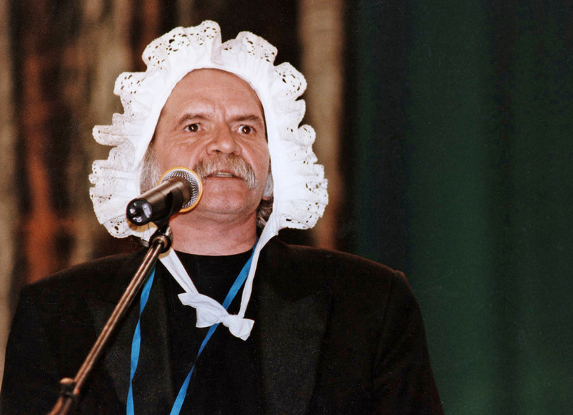 Bohdan Smoleń był artystą niezwykłym, polskim Busterem Keatonem - powiedział Krzysztof Deszczyński, wieloletni współpracownik i przyjaciel zmarłego pięć lat temu artysty kabaretowego, aktora i filantropa. Smoleń zmarł 15 grudnia 2016 roku w Poznaniu, miał 69 lat.