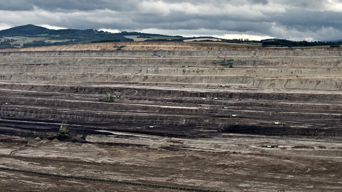 Rząd Czech nie odpowiedział na złożoną przed miesiącem propozycję rozwiązania sporu wokół elektrowni Turów - poinformował w Sejmie wiceminister klimatu Adam Gibourge-Czetwertyński. Jak dodał, odchodzący czeski minister zalecił kontakt z jego następcą. 