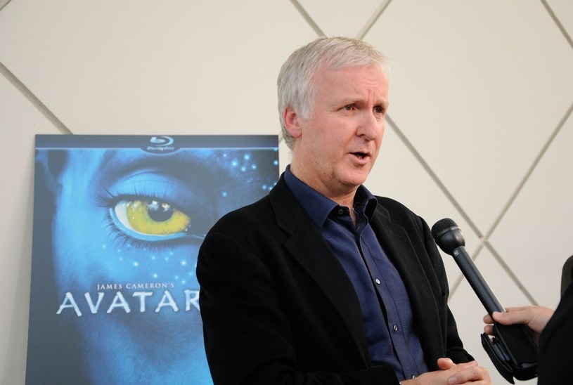 Wyreżyserowany przez Jamesa Camerona "Avatar" to najbardziej kasowy film wszech czasów - w kinach na całym świecie zarobił 2,73 miliarda dolarów. Reżyser aktualnie przygotowuje aż cztery kolejne części tego filmu, które w kinach mają pojawiać się co dwa lata. Sytuacja branży kinowej w trakcie pandemii każe jednak zadać pytanie o to, czy cztery następne części "Avatara" są w ogóle w stanie zbliżyć się do zysków osiągniętych przez oryginalny film. To pytanie zadaje sobie sam reżyser, który swoimi wątpliwościami podzielił się w rozmowie z portalem "Entertainment Weekly".