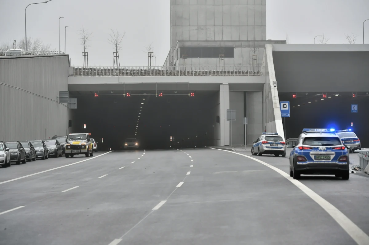 Łącznik Wilanowa z Ursynowem jest już gotowy. Kierowcy pojadą nim oraz tunelem pod Ursynowem prawdopodobnie 20 grudnia.