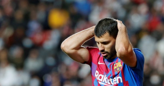 Argentyńczyk Sergio Aguero poinformował o zakończeniu piłkarskiej kariery. Zawodnikowi FC Barcelony na specjalnej konferencji prasowej towarzyszył prezydent klubu Joan Laporta. Aguero musi zawiesić buty na kołku z powodu problemów zdrowotnych.