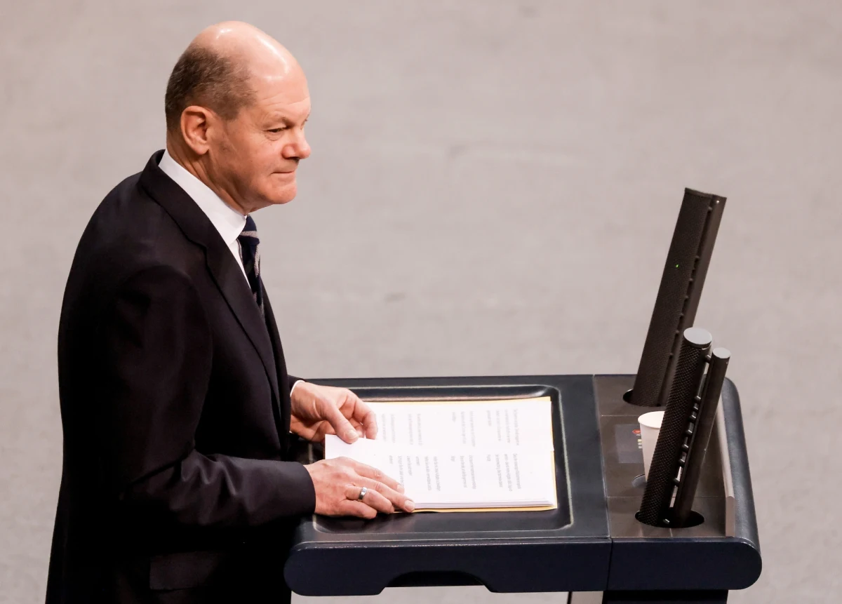 W związku z masowymi ruchami wojsk rosyjskich na granicy z Ukrainą kanclerz Niemiec Olaf Scholz ponownie wystosował ostrzeżenie do Moskwy. "Każde naruszenie integralności terytorialnej będzie miało wysoką cenę" - powiedział na posiedzeniu plenarnym Bundestagu.