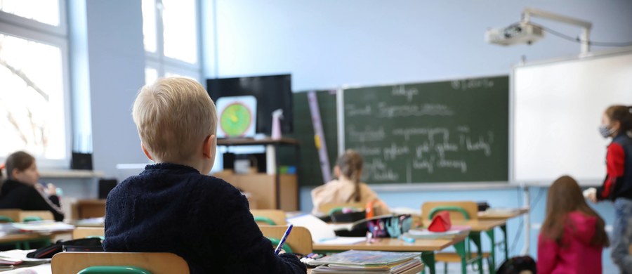 W związku z cukrzycą u dzieci potrzebne są interwencje na poziomie systemowym, samorządowym i szkolnym – wynika z ankiet przeprowadzonych wśród nauczycieli podstawowych szkół samorządowych w Krakowie i Warszawie.