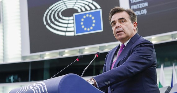 "Komisja Europejska uważa, że istnieje bardzo poważne zagrożenie dla praworządności w Polsce" - powiedział w Parlamencie Europejskim wiceszef KE Margaritis Schinas. Za nami trzy debaty w PE na temat Polski. Pierwsza dotyczyła wciąż niezatwierdzonego Krajowego Planu Odbudowy, z którego Polska powinna otrzymać 36 mld euro. Kolejna łamania w Polsce praw człowieka, a zwłaszcza praw kobiet i w końcu ostatnia sytuacji na granicy z Białorusią. 
