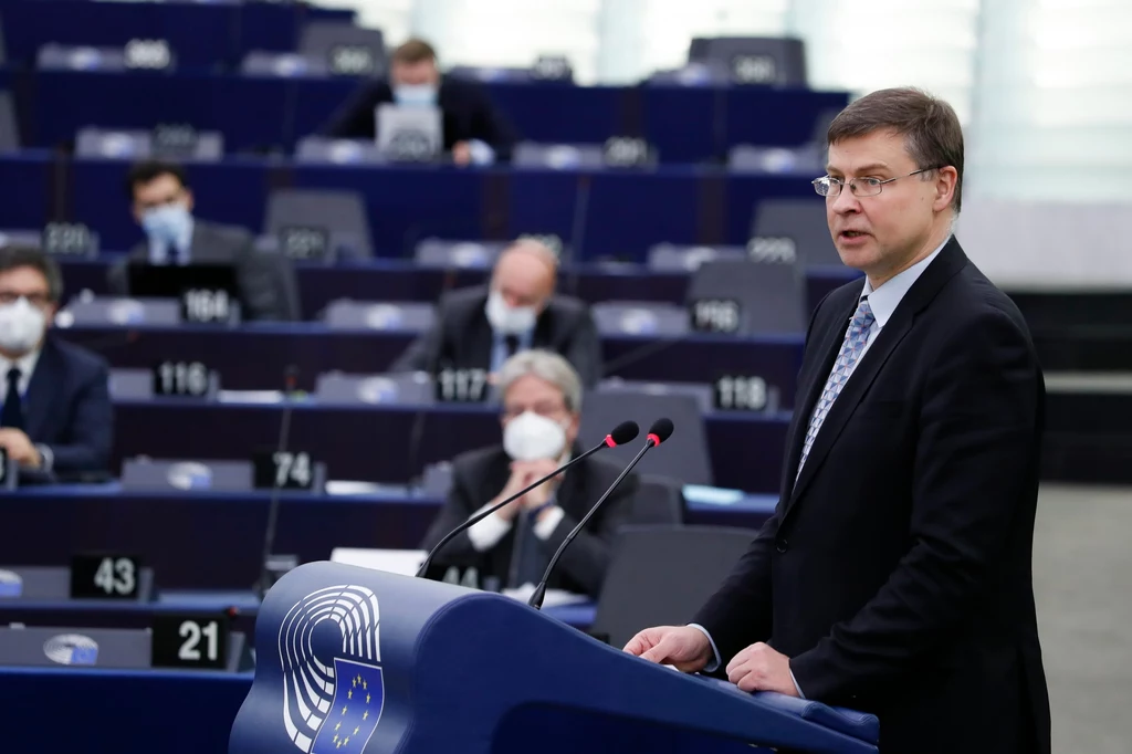 Wiceprzewodniczący KE Valdis Dombrovskis podczas debaty
