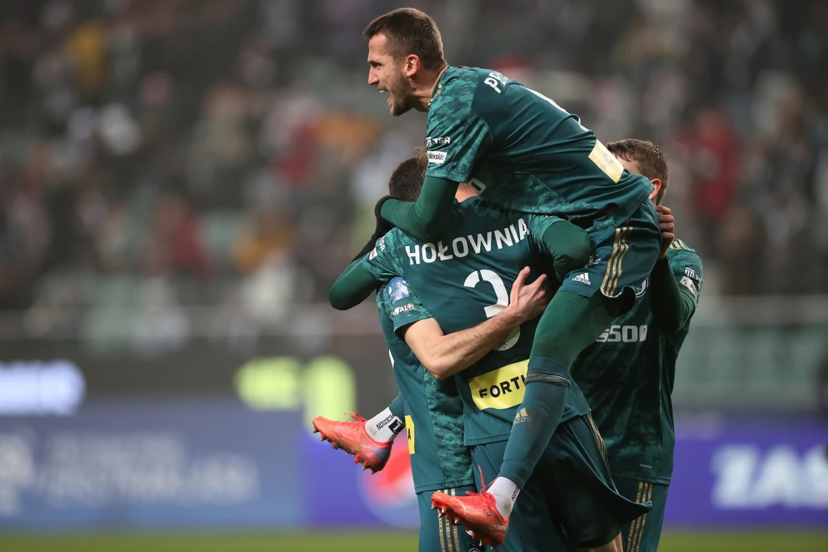 W pierwszym meczu w roli trenera Legii od września 2020 roku Aleksandar Vukovic mógł cieszyć się ze zwycięstwa i zrobił pierwszy krok w stronę wyprowadzenia broniącego tytułu klubu z chaosu. Legia Warszawa pokonała u siebie Zagłębie Lubin 4:0. Dwa gole na swoim koncie zapisał Rafael Lopes.