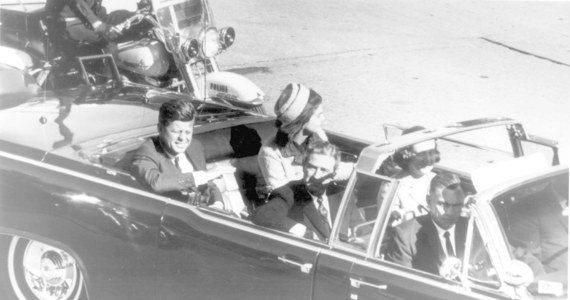 1,5 tysiąca dokumentów na temat zamachu na prezydenta Johna F. Kennedy'ego ujrzy światło dzienne. Decyzja zapadła już w październiku, ale odroczono ją, argumentując to względami bezpieczeństwa i trudnościami związanymi z pandemią. Prezydent Kennedy został śmiertelnie postrzelony 22 listopada 1963 roku w Dallas. Miał 46 lat.