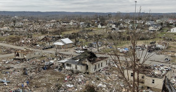 W środę przez środkowe rejony Ameryki przetoczyły się gwałtowne burze, tornada i wybuchły pożary. Do około 36 mln ludzi władze skierowały ostrzeżenia przed silnymi wiatrami. Ewakuowano część Oklahomy.