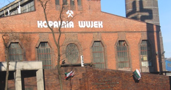 O 11:00 na 3 minuty w Katowicach zawyły syreny alarmowe, by upamiętnić ofiary pacyfikacji kopalni Wujek. Dziś mija 40. rocznica tego tragicznego wydarzenia. 