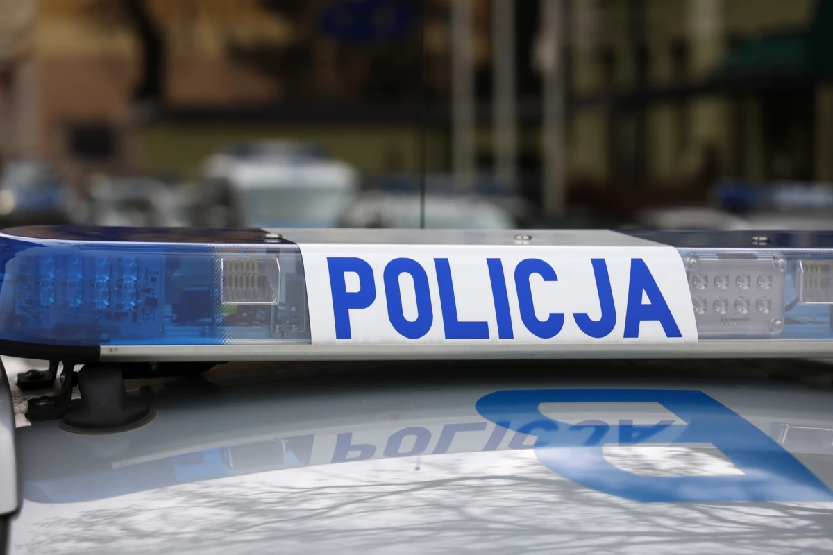 ​Jedna osoba zginęła, a cztery zostały ranne w zderzeniu dwóch samochodów osobowych na drodze krajowej nr 30 między Zgorzelcem a Lubaniem w woj. dolnośląskim.