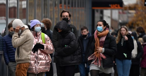 Będą kolejne rekordy zakażeń koronawirusem - ostrzegają eksperci na Wyspach Brytyjskich. Wczoraj odnotowano tam prawie 80 tys. przypadków. 