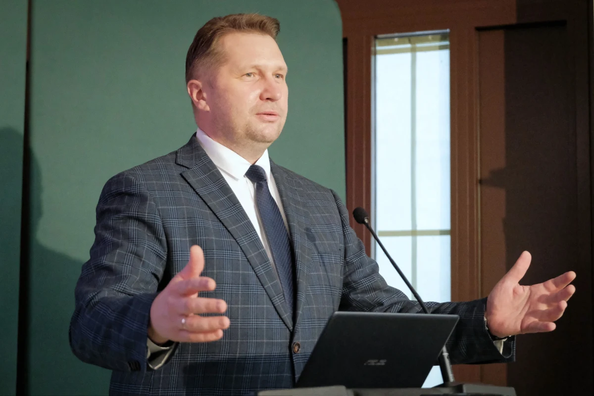 Przemysław Czarnek walczy o zachowanie nazwy ronda Dmowskiego w Warszawie. Skierował w tej sprawie list do dyrektora Instytutu Dziedzictwa Myśli Narodowej prof. Jana Żaryna.
