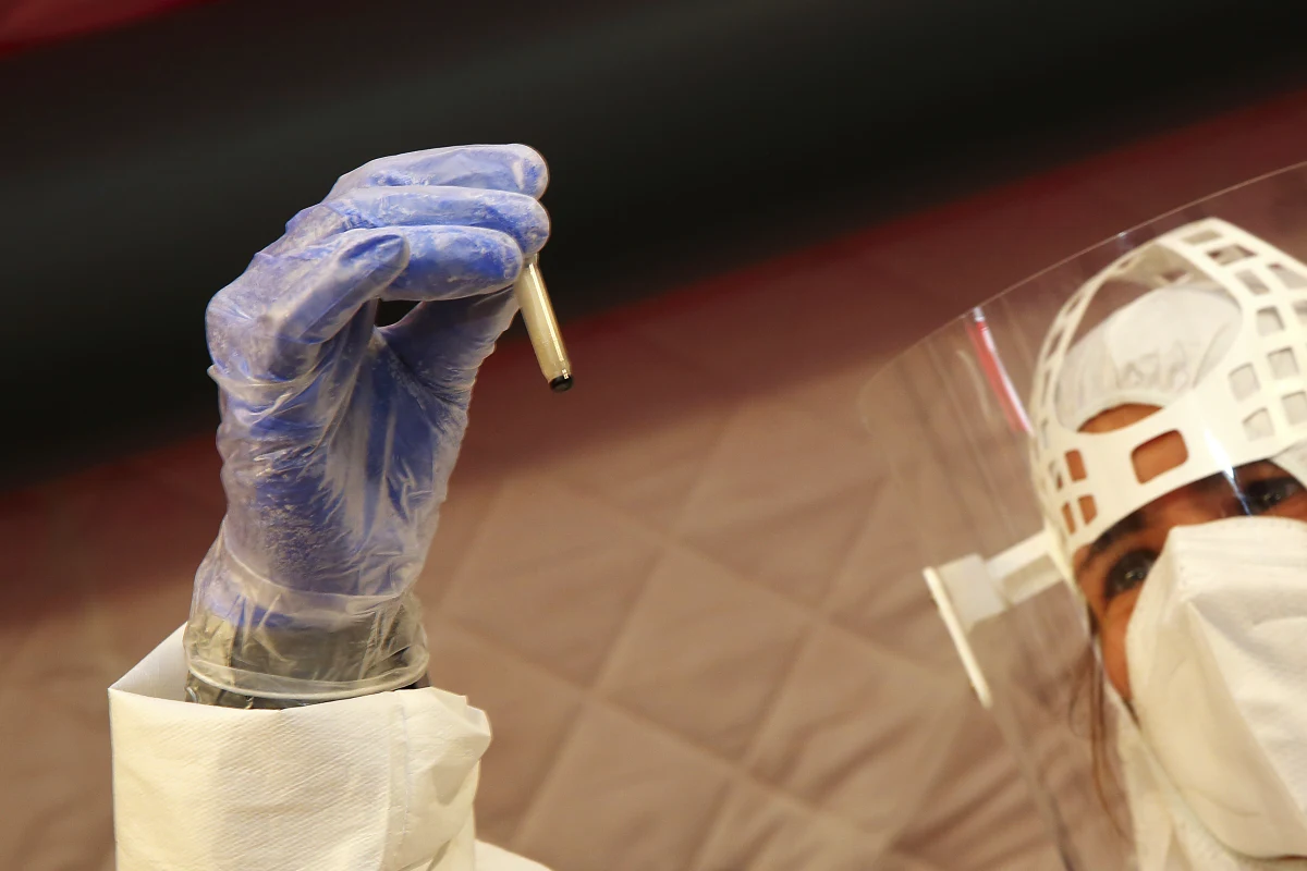 Od niedzieli Grecja będzie wymagać od wszystkich podróżnych negatywnego testu na Covid-19 - poinformowało tamtejsze ministerstwo zdrowia. Test PCR będzie musiał być wykonany nie później niż 48 godzin przed przyjazdem do Grecji - dodano.