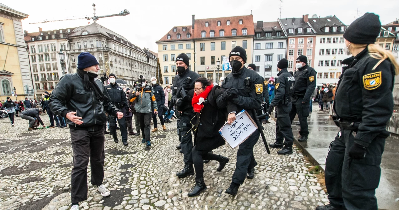 Protesty przeciw restrykcjom pandemicznym w Niemczech