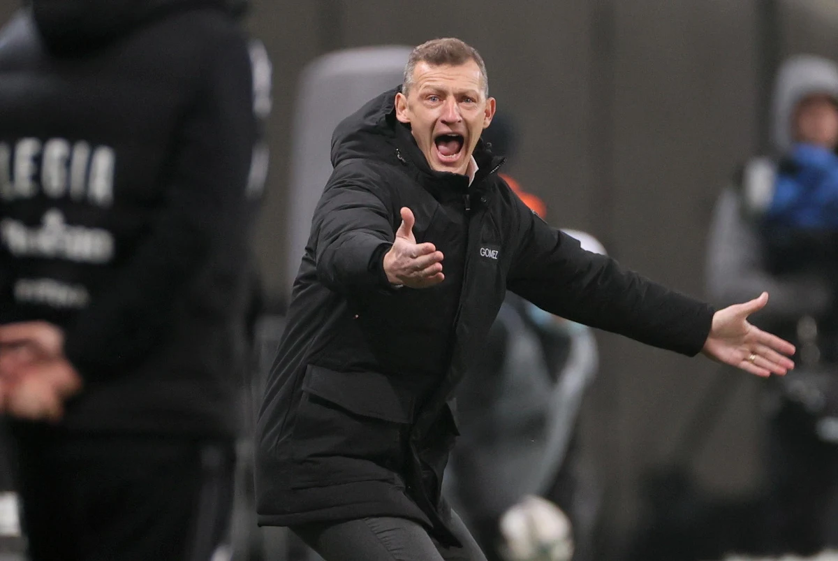 Dariusz Żuraw przestał pełnić funkcję trenera piłkarzy KGHM Zagłębie Lubin - poinformował występujący w ekstraklasie klub. W najbliższym spotkaniu zespół poprowadzi Paweł Karmelita.