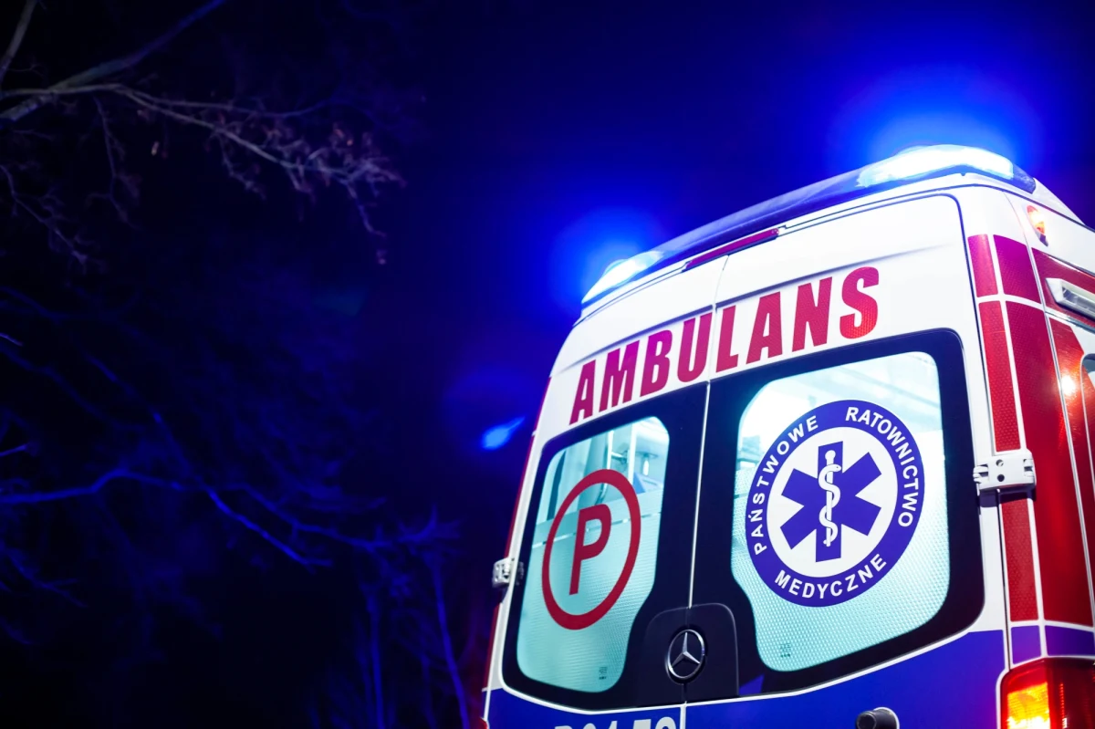 Tragiczny wypadek na drodze wojewódzkiej nr 224 we wsi Więckowy w powiecie starogardzkim w Pomorskiem. Samochód uderzył tam w przystanek autobusowy.