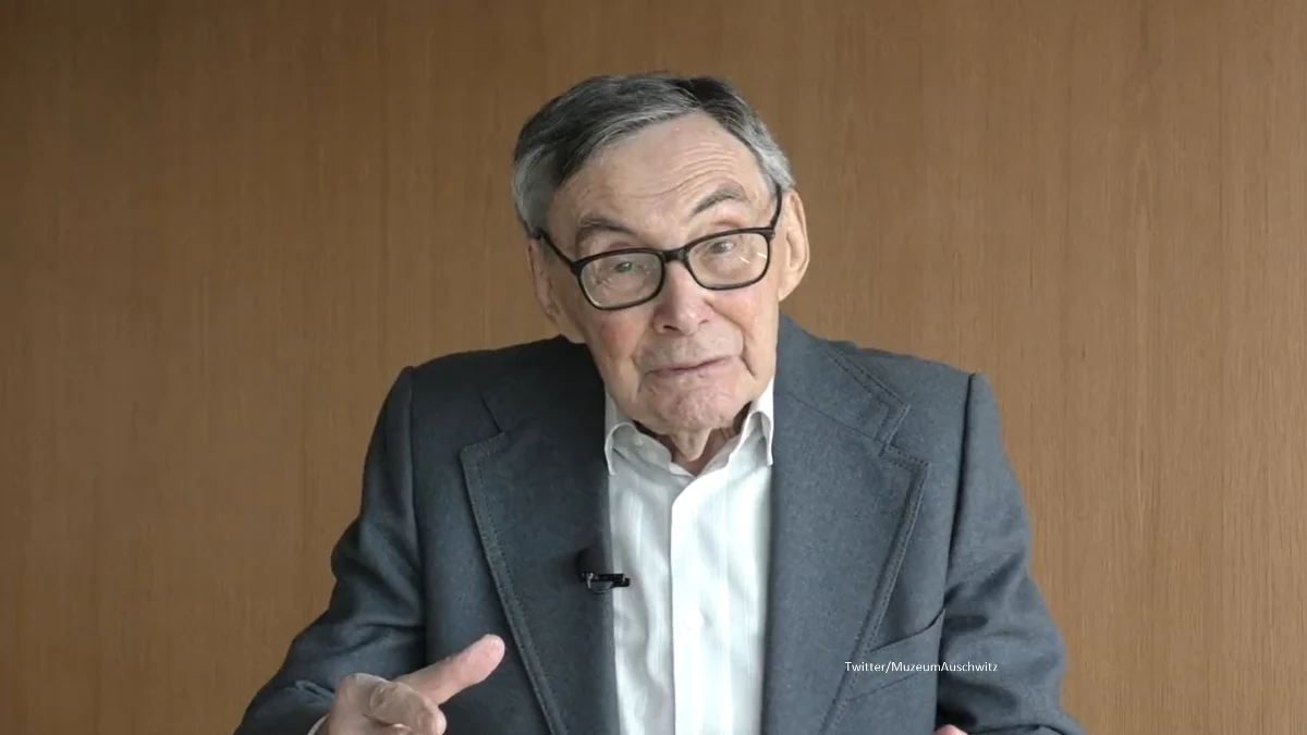 Muzeum Auschwitz na Twitterze opublikowało film, w którym Marian Turski, były więzień Auschwitz, zwraca uwagę na nadużywanie  sformułowania „Auschwitz nie spadło z nieba” w trwającej debacie o szczepieniach i ograniczeniach wprowadzanych w okresie pandemii. Szczepienia nie są żadną dyskryminacją. „Jest to tylko naturalna, ludzka potrzeba samoobrony przed zarazą. Weźcie to pod uwagę” – namawia w nagraniu. 