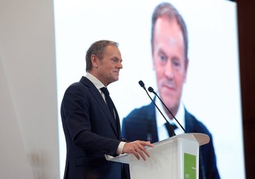Tusk: Kaczyński jest szantażowany jak nie przez Ziobrę, to antyszczepionkowców