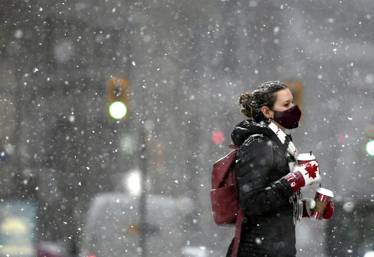 W pogodzie czeka nas pochmurny piątek. Na wschodzie i południu będzie padał deszcz, deszcz ze śniegiem i lokalnie śnieg - przewiduje Małgorzata Tomczuk, synoptyk IMGW. Instytut wydał także ostrzeżenie przed intensywnymi opadami śniegu na południu kraju. Będzie obowiązywało od godziny 11.