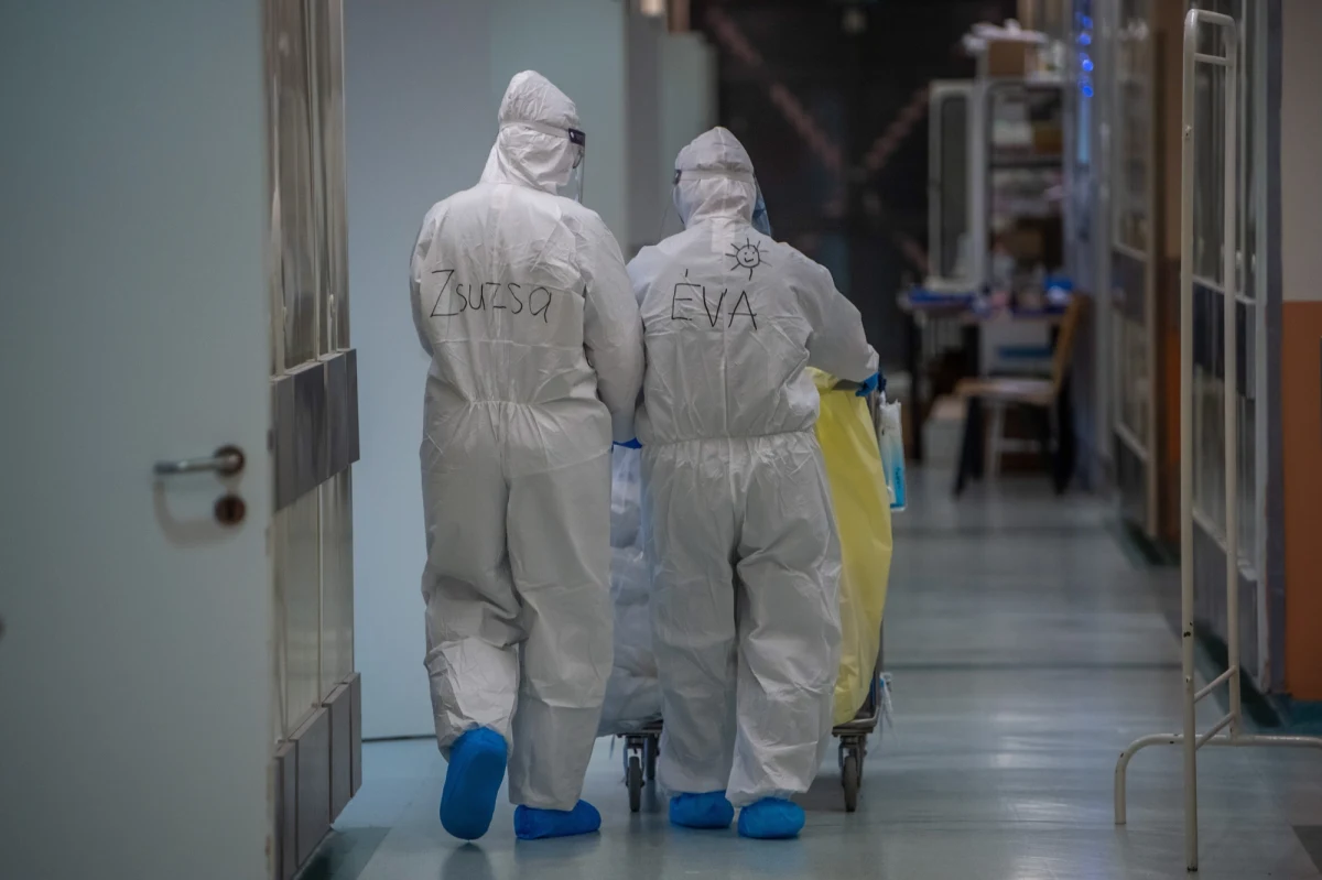 Potwierdzono w Polsce drugi przypadek zakażenia koronawirusem mutacją Omikron. Jak przekazało Ministerstwo Zdrowia, zarażona jest 3-letnia dziewczynka w Warszawie.