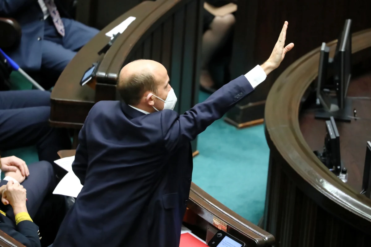Sejm uzupełnił w piątek porządek obrad o sprawozdanie komisji kultury o uchwale Senatu ws. nowelizacji ustawy o radiofonii i telewizji – tzw. „lex TVN”. W piątek sejmowa Komisja Kultury i Środków Przekazu zarekomendowała Sejmowi odrzucenie uchwały Senatu ws. nowelizacji ustawy o radiofonii i telewizji.
