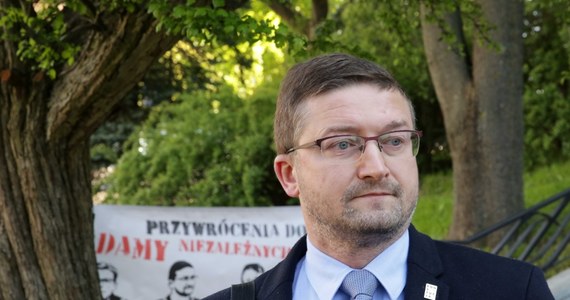 Sąd Rejonowy w Bydgoszczy nakazał dziś Sądowi Rejonowemu w Olsztynie dopuszczenie zawieszonego sędziego Pawła Juszczyszyna do wykonywania wszystkich praw i obowiązków służbowych, a w szczególności do pełnienia funkcji orzeczniczej.