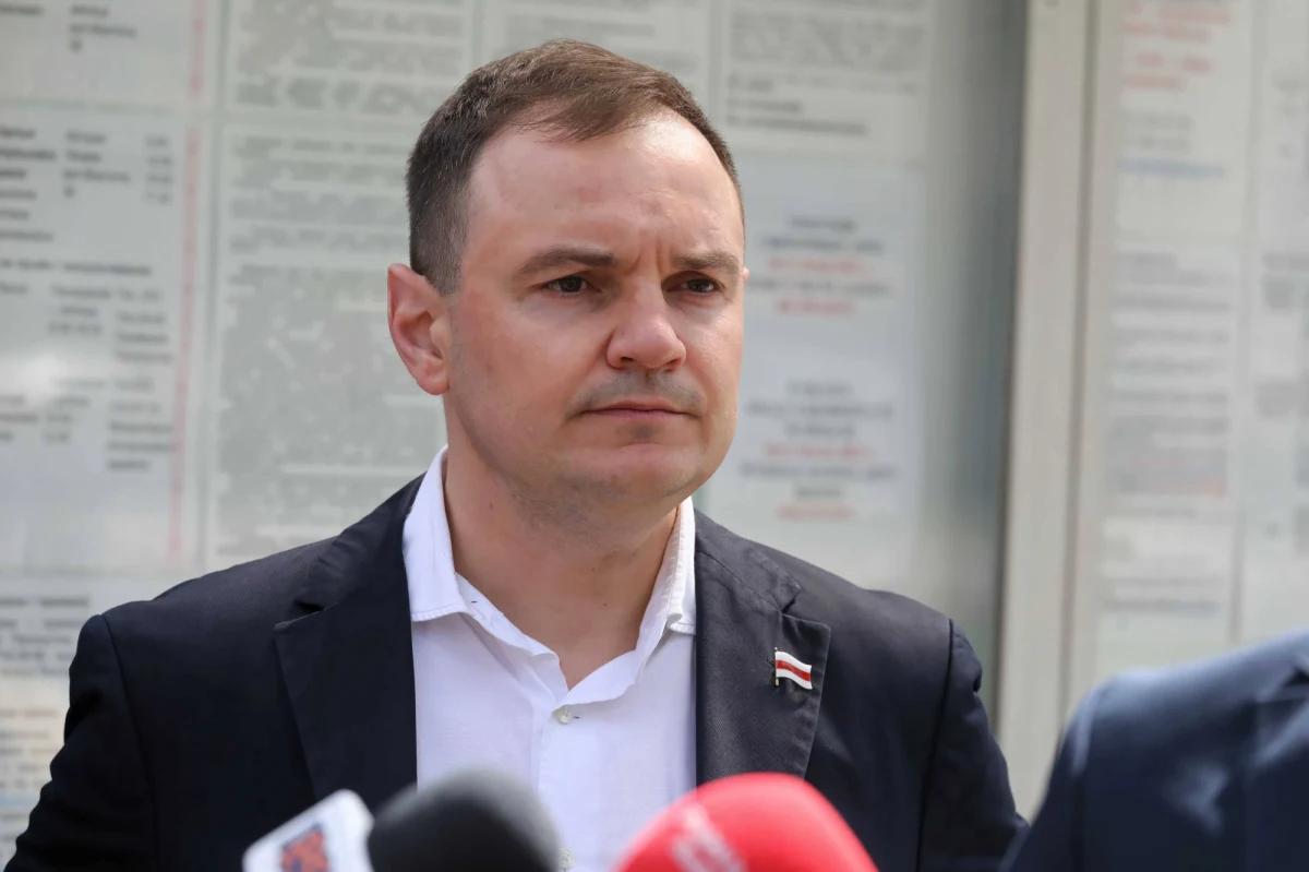"Do sierpnia 2020 roku my, jako Białorusini, w większości nie rozumieliśmy, w jakim kraju żyjemy i kto nami rządzi. Teraz widzimy, że to są bandyci i przestępcy" – mówi RMF FM Aleś Zarembiuk, białoruski opozycjonista, szef Białoruskiego Domu w Warszawie. O terrorze Łukaszenki, kolejnych politycznych wyrokach w Mińsku i potencjalnej zmianie władzy na Białorusi rozmawiał z nim Paweł Balinowski.