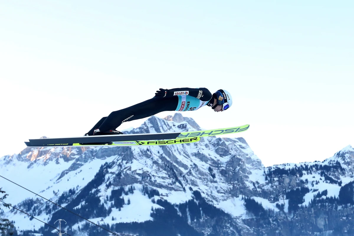 Pięciu reprezentantów Polski wystąpi w sobotnim konkursie Pucharu Świata w skokach narciarskich w szwajcarskim Engelbergu. W kwalifikacjach, które wygrał Japończyk Ryoyu Kobayashi, piąte miejsce zajął Kamil Stoch, a odpadli Piotr Żyła i Klemens Murańka.
