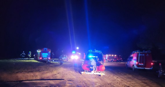 Strażacy prowadzą akcję ratunkową na jeziorze Chańcza w województwie świętokrzyskim. Poszukiwana jest jedna osoba.