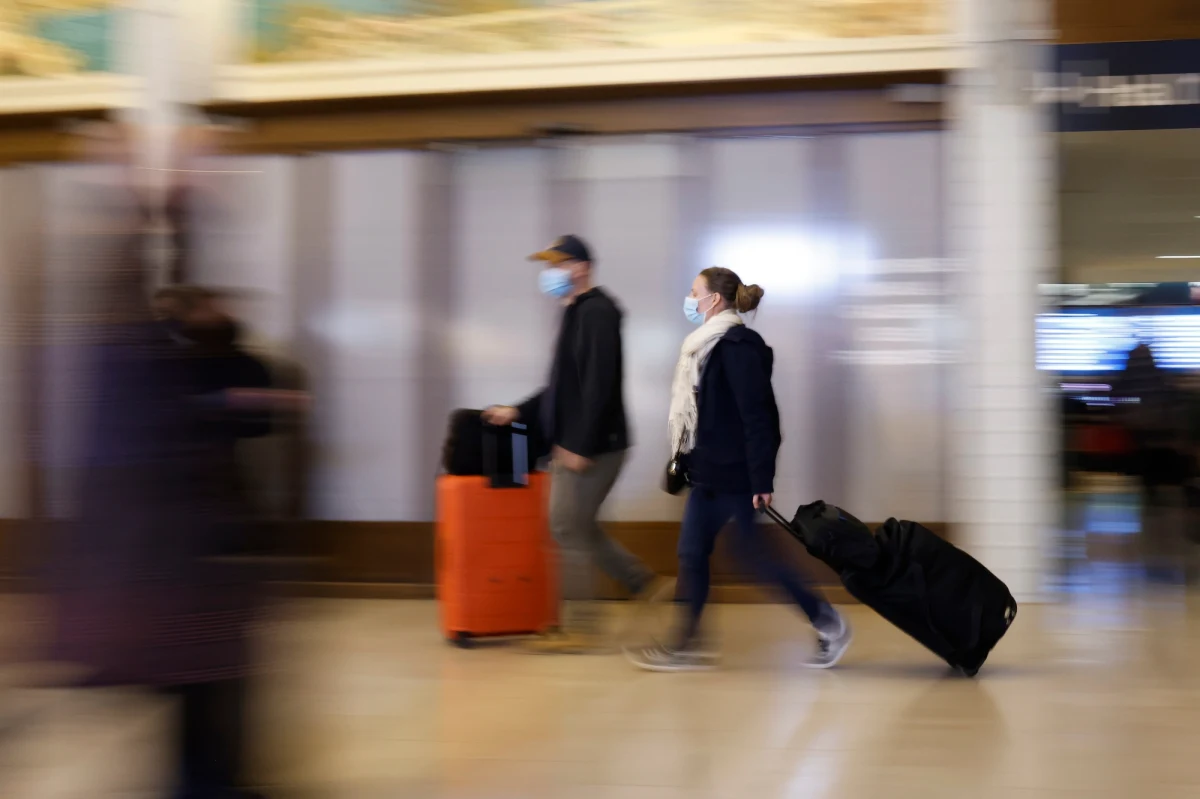 Według różnych szacunków nowy wariant koronawirusa Omikron będzie dominował w Europie najpóźniej do lutego przyszłego roku, a w USA w ciągu kilku tygodni. W minionych czterech tygodniach to nadal Delta stanowiła 97,9 proc. z 3,17 miliona sekwencji genomowych przesłanych do bazy GISAID.