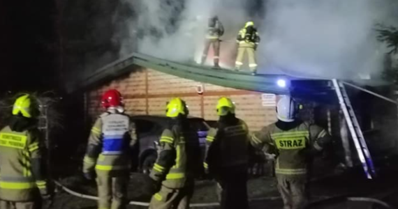 W pożarze domku letniskowego w Warchałach koło Szczytna (Warmińsko-Mazurskie) zginął 52-letni mężczyzna. Ze wstępnych ustaleń strażaków wynika, że do pożaru doszło prawdopodobnie od kominka.