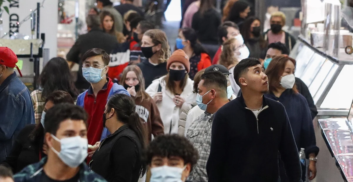 Światowa Organizacja Zdrowia (WHO) poinformowała, że przy infekcjach lokalnych liczba zakażeń Omikronem rośnie 1,5- lub 2-krotnie w ciągu trzech dni, znacznie szybciej niż w przypadku Delty. Ponadto Omikron rozprzestrzenia się w krajach, w których odporność jest już wysoka.