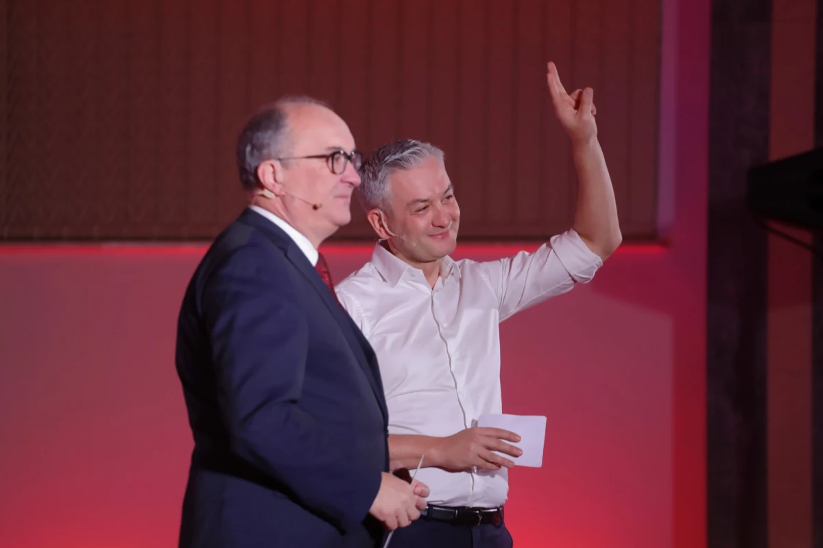 Rada Krajowa Nowej Lewicy, która dziś obradowała po raz pierwszy, wybrała m.in. Zarząd Krajowy, podzieliła obowiązki pomiędzy czternastu wiceprzewodniczących, a także powołała radę programową i komisję historyczną, która będzie zajmowała się dorobkiem historycznym polskiej lewicy.