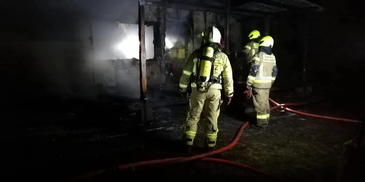 W pożarze domku letniskowego w Warchałach koło Szczytna, w województwie warmińsko-mazurskim, zginął sędzia Sądu Okręgowego w Olsztynie Przemysław Jagosz - potwierdził rzecznik Sądu Okręgowego w Olsztynie, Olgierd Dąbrowski-Żegalski. Przyczyny i okoliczności pożaru ustalają policja i prokurator.