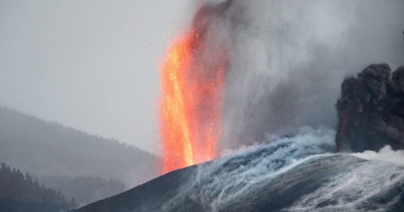 Erupcja wulkanu Cumbre Vieja na kanaryjskiej wyspie La Palma jest kataklizmem naturalnym, który doprowadził do największych strat w historii Hiszpanii. Władze regionu szacują je wstępnie na ponad 840 mln euro. 