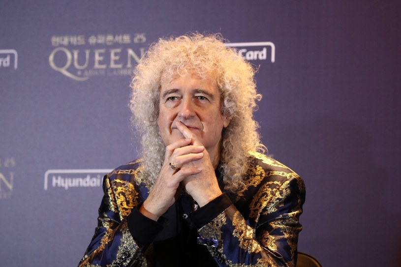 Brian May, legendarny gitarzysta zespołu Queen, uzyskał pozytywny wynik testu na obecność COVID- 19. Przekazał fanom nowe informacje. 