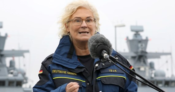 Rosja nie ma prawa rozkazywać partnerom NATO - oświadczyła niemiecka minister obrony Christine Lambrecht, która składa na Litwie swą pierwszą wizytę zagraniczną po objęciu urzędu. 