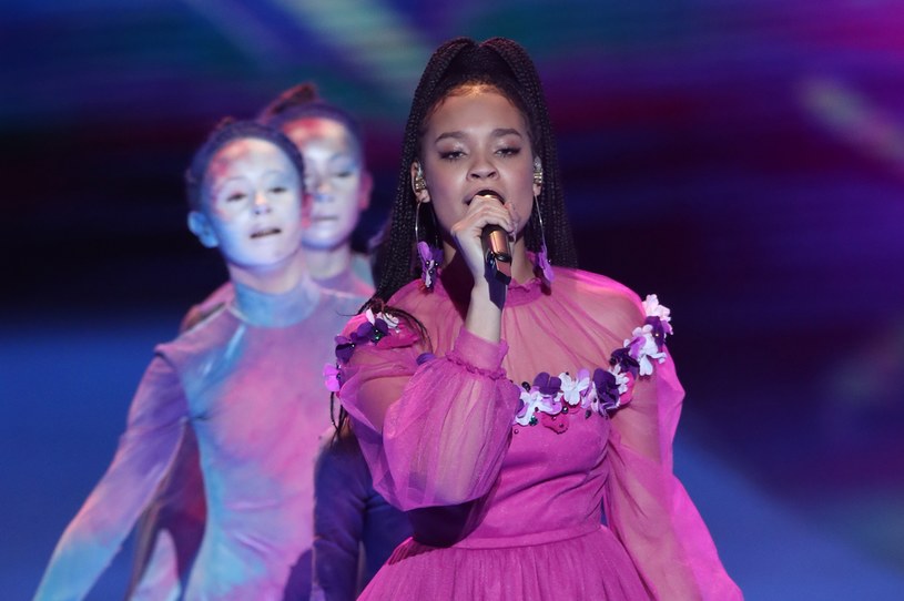 Sara James dostarczyła Polakom wielkich emocji! Była jedną z faworytek konkursu Eurowizji Junior 2021, a w rezultacie zajęła wysokie, 2. miejsce. Ile ma lat i kim jest utalentowana wokalistka?