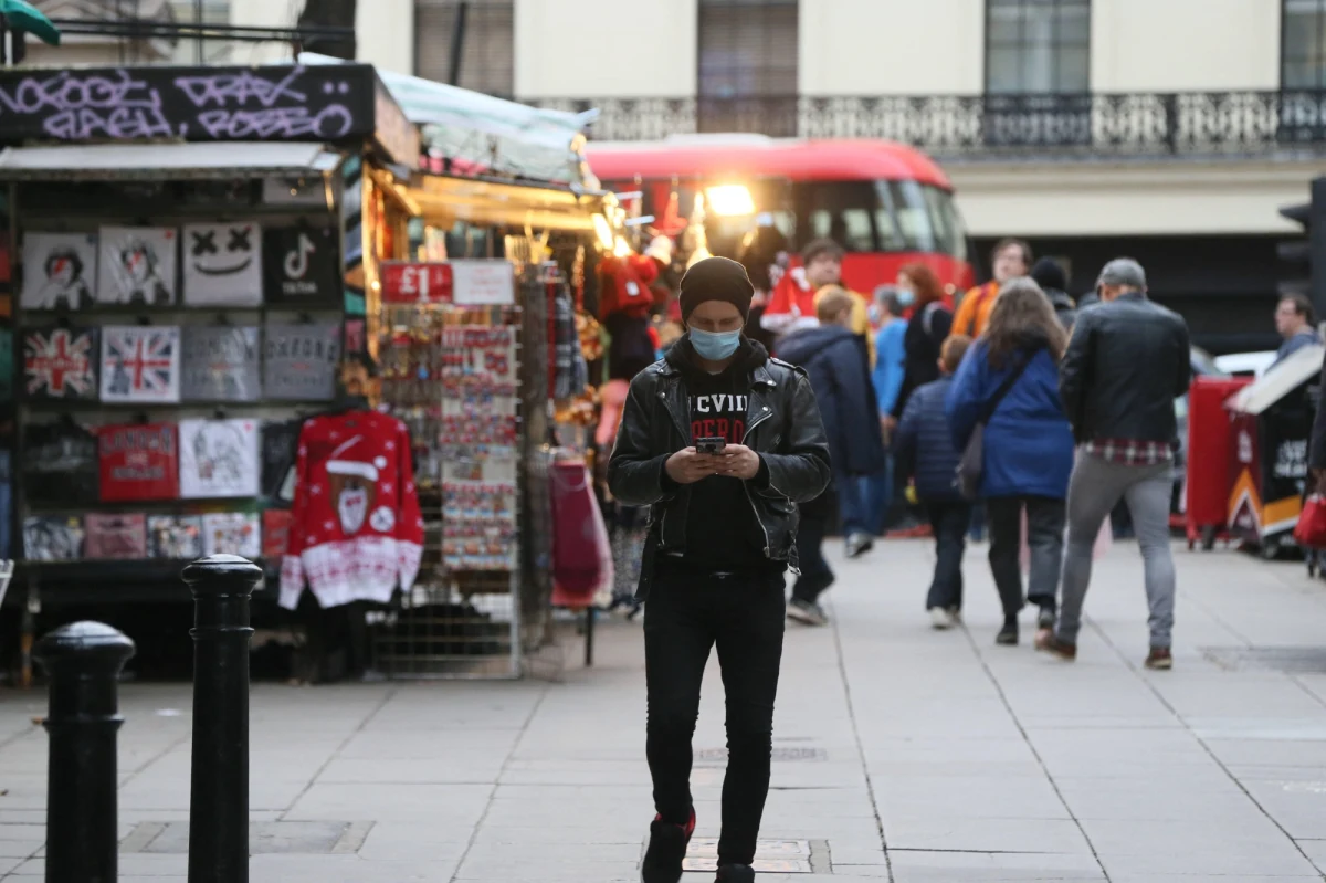 O 12 133 zwiększyła się w Wielkiej Brytanii liczba potwierdzonych przypadków wariantu Omikron i łącznie jest ich już 37,1 tys. - podała Brytyjska Agencja Bezpieczeństwa Zdrowotnego (UKHSA). Ale rekordowa jest także liczba podanych szczepionek przeciw Covid-19.