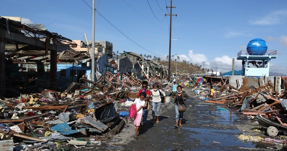 Liczba ofiar śmiertelnych spowodowanych przez tajfun Rai na Filipinach wzrosła do 208 - podała filipińska policja.