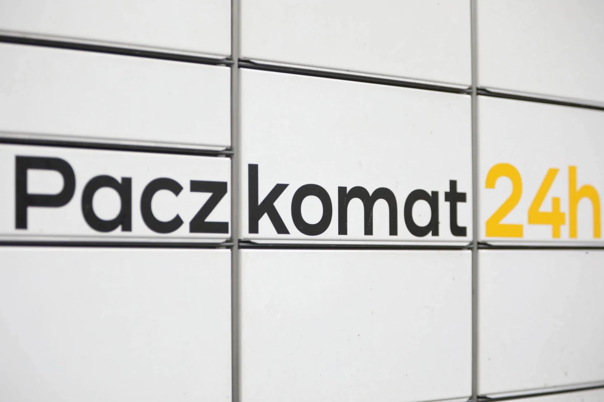 InPost, na skutek zastrzeżeń i postępowania UOKiK, zmienia praktyki, na które skarżyli się konsumenci - poinformował w poniedziałek Urząd Ochrony Konkurencji i Konsumentów. Chodzi m.in. o przekierowywanie paczek, czy dodatkowe opłaty za weryfikację rozmiarów przesyłki.