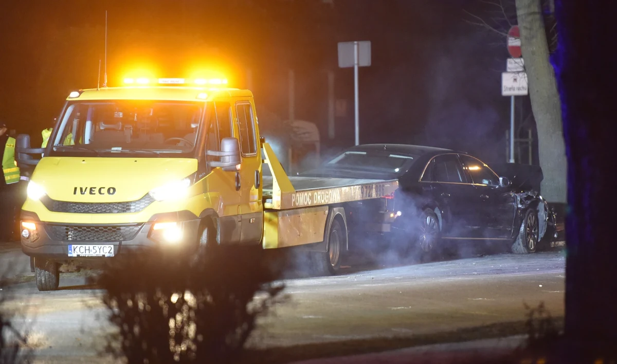"To domniemana sensacja. Sąd już jakiś czas temu wypowiedział się w tej sprawie, że rzeczywiście była taka nieprawidłowość. To się zdarza. Człowiek jest tylko człowiekiem" - powiedział premier Mateusz Morawiecki, pytany o doniesienia "Gazety Wyborczej" o wypadku z udziałem premier Szydło.