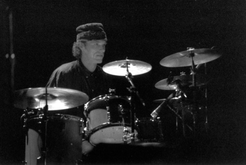 Billy Conway - członek szanowanych bostońskich grup Treat Her Right i Morphine, w swojej grze na perskusji łączył jazz, bluesa i rocka.