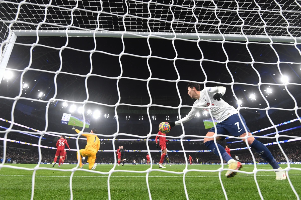 Międzynarodowa Federacja Piłkarska (FIFA) zapewnia, że na proponowanej zmianie organizacji mistrzostw świata z cyklu czteroletniego na dwuletni skorzystają wszyscy, ale nie planuje poddać projektu pod głosowanie na najbliższym kongresie 31 marca 2022 roku.