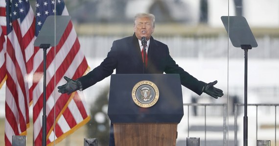 Były prezydent USA Donald Trump wystąpił do sądu federalnego z pozwem o wstrzymanie dochodzenia prokurator generalnej Nowego Jorku Letitii James, która prowadzi śledztwo w sprawie jego praktyk biznesowych. Oskarżył ją o polityczną wendetę - podały w poniedziałek media.