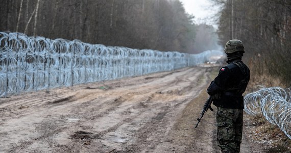 Emil C., żołnierz, który w ubiegłym tygodniu uciekł za granicę RP usłyszy zarzut dezercji- poinformowała rzeczniczka prasowa Prokuratury Okręgowej w Warszawie Aleksandra Skrzyniarz. Grozi mu do 10 lat więzienia.