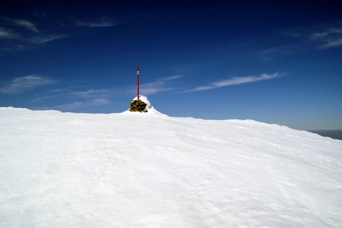 ​Do drugiego stopnia podnieśli we wtorek zagrożenie lawinowe na Babiej Górze ratownicy Grupy Beskidzkiej GOPR. Jak podali, przyczyniły się do tego opady śniegu oraz silny wiatr. Dotychczas obowiązywał tam najniższy, pierwszy stopień zagrożenia.