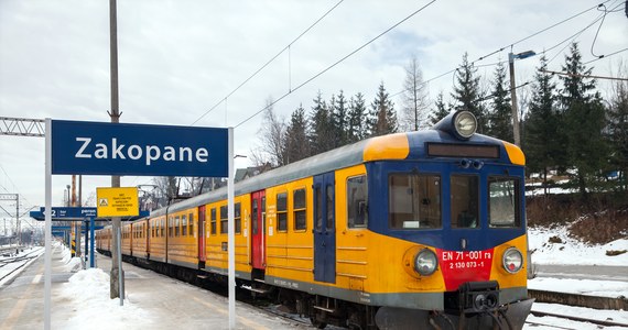 ​Od jutra wracają pociągi na trasę do Zakopanego. Przez ostatnie miesiące trwały prace modernizacyjne linii kolejowej - miedzy innymi wymiana torów, a przewóz pasażerów do stolicy Tatr odbywał się komunikacja zastępczą.